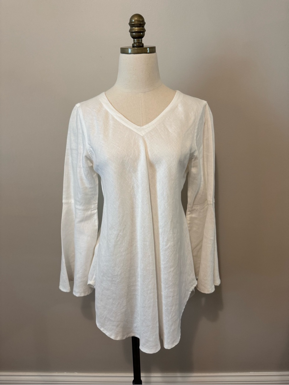Women's White V-Neck Long Sleeve Tunic Top